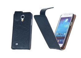 BestCases Navy Blue Luxe Kreukelleer Flipcase Hoesje voor Samsung Galaxy S4 i9500 BestCases Navy Blue Luxe Kreukelleer Flipcase Hoesje voor Samsung Galaxy S4 i9500